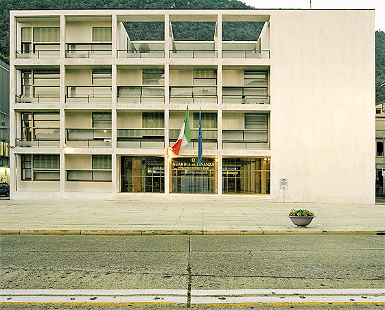 Robert Conrad: »Bauten der italienischen Moderne während der Jahre des Mussolini-Regimes:
Como, I«, Bild aus der Serie »Italienische Moderne, I«